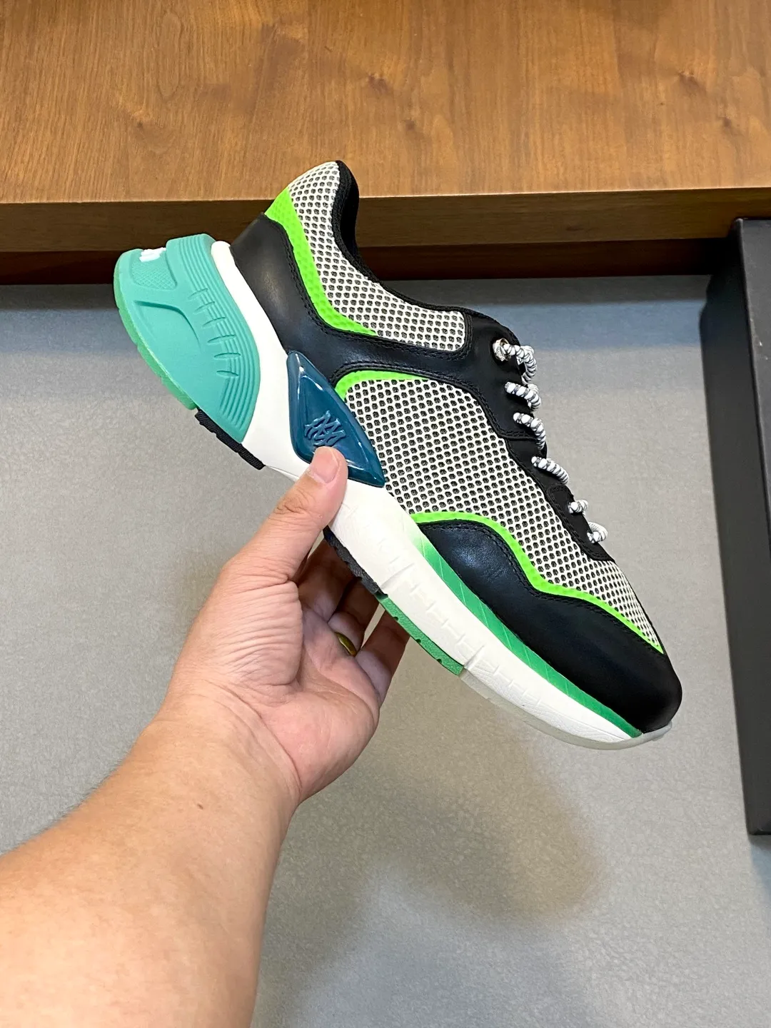 Men's shoes 💰740 AMIRI's new men's casual sports shoes, made of first-layer cowhide leather uppers and spliced ​​with original breathable mesh, rich in three-dimensionality, contrasting color design, simple style, fashionable and sporty, breathable mesh lining, original ultra-light outsole, a must-have item for daily leisure! Size: 38-45 (38, 45 customized)